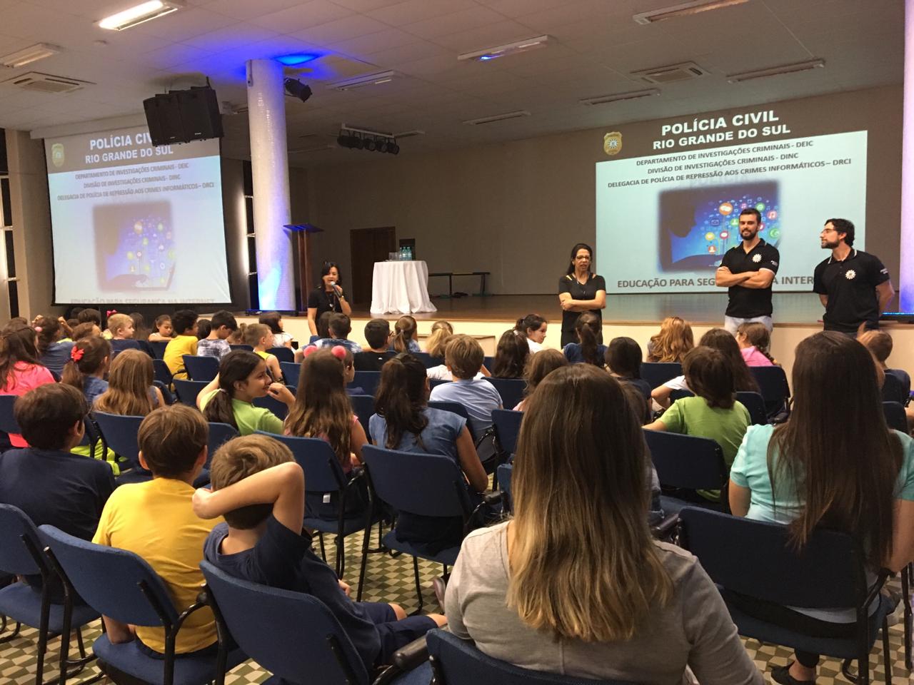 Polícia Civil da 4ªDPRI conectada com professores para conversar sobre  ambiente virtual escolar - Polícia Civil RS